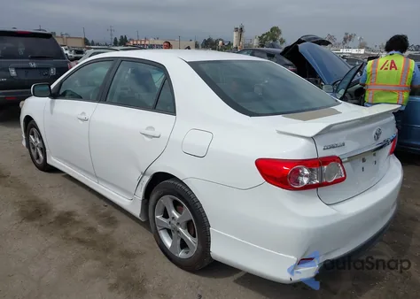 2013 Toyota Corolla S z USA, uszkodzony, nr VIN 5YFBU4EE1DP186961